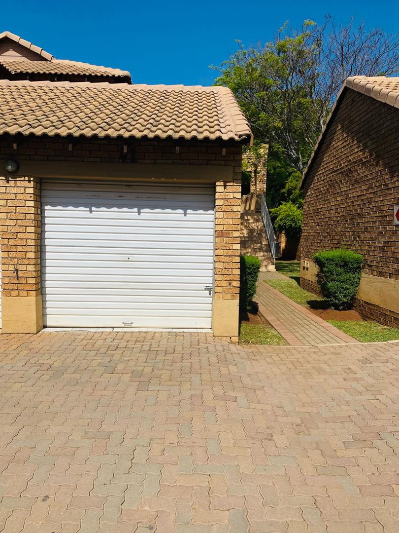 2 Bedroom Property for Sale in Monavoni Gauteng