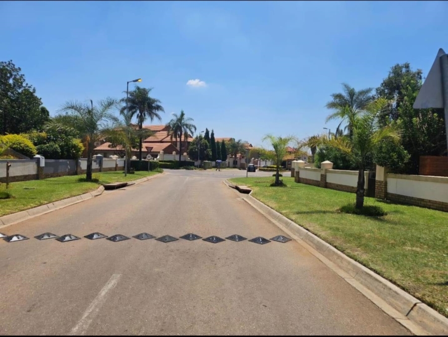 2 Bedroom Property for Sale in Monavoni Gauteng