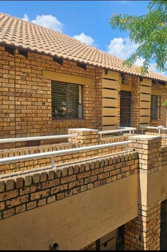 2 Bedroom Property for Sale in Monavoni Gauteng