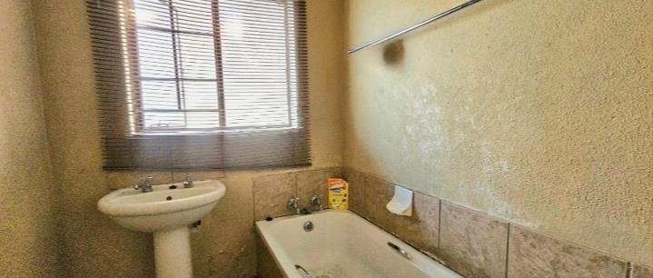 2 Bedroom Property for Sale in Lotus Gardens Gauteng