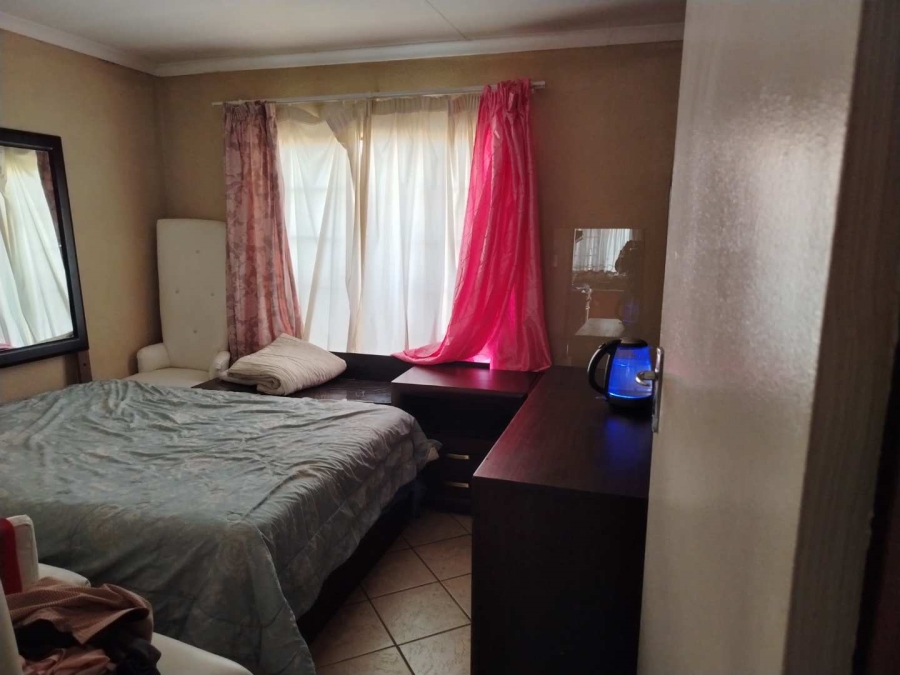 2 Bedroom Property for Sale in Lotus Gardens Gauteng