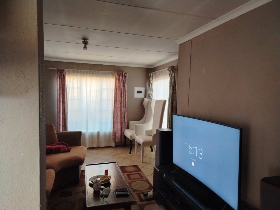 2 Bedroom Property for Sale in Lotus Gardens Gauteng