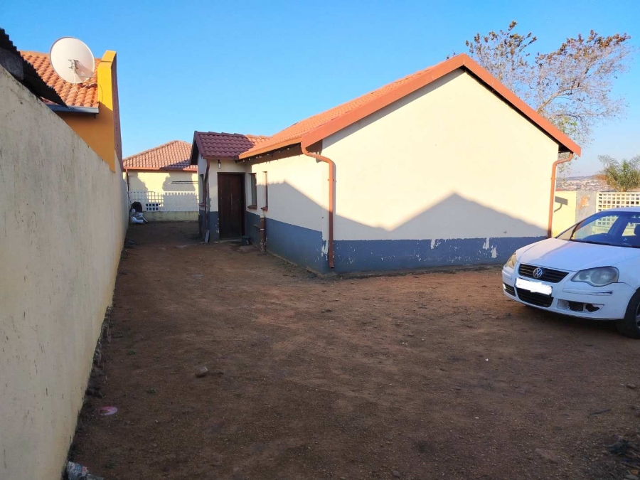 2 Bedroom Property for Sale in Lotus Gardens Gauteng