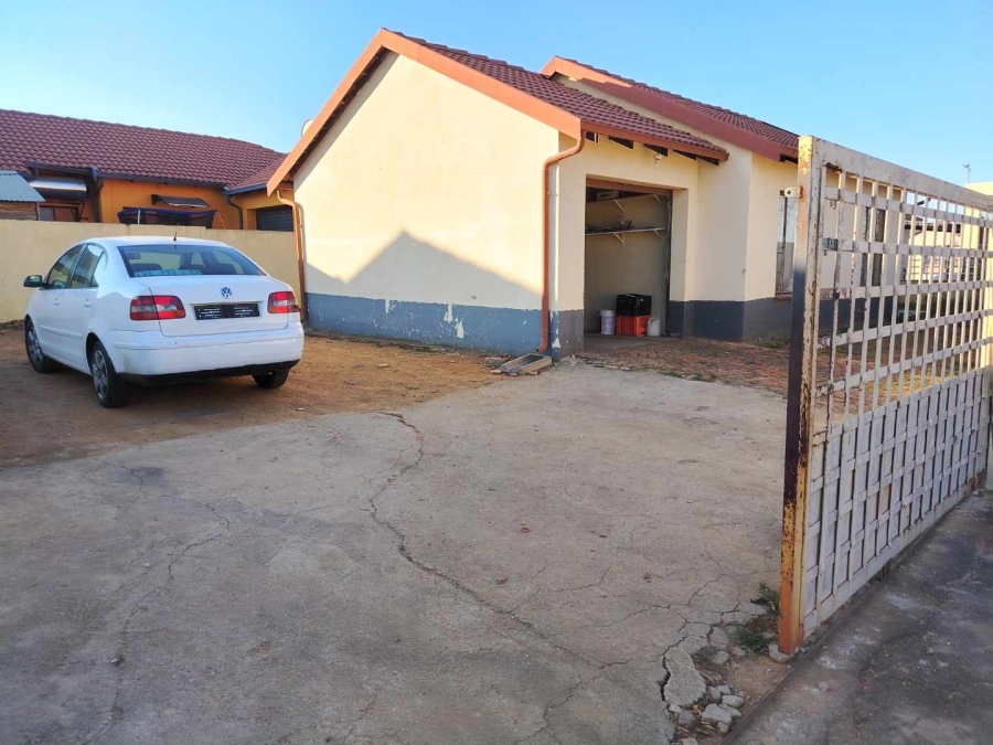 2 Bedroom Property for Sale in Lotus Gardens Gauteng