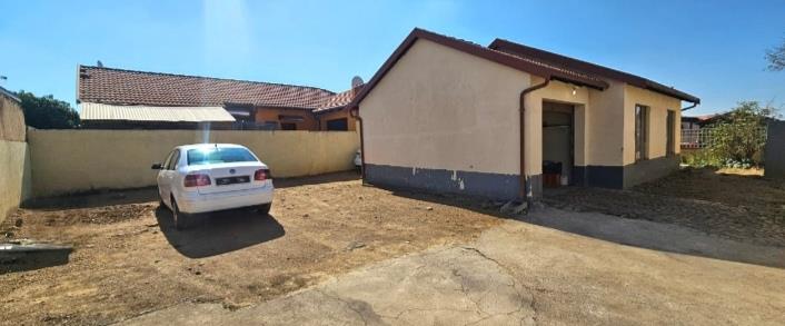 2 Bedroom Property for Sale in Lotus Gardens Gauteng