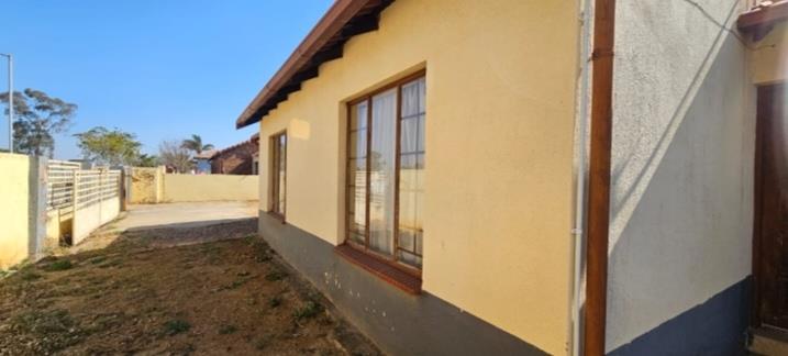 2 Bedroom Property for Sale in Lotus Gardens Gauteng