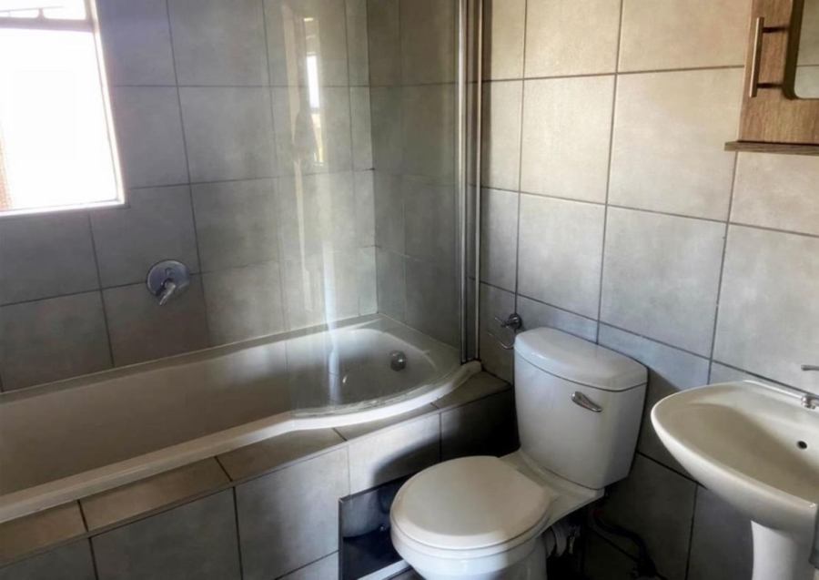 2 Bedroom Property for Sale in Heuweloord Gauteng