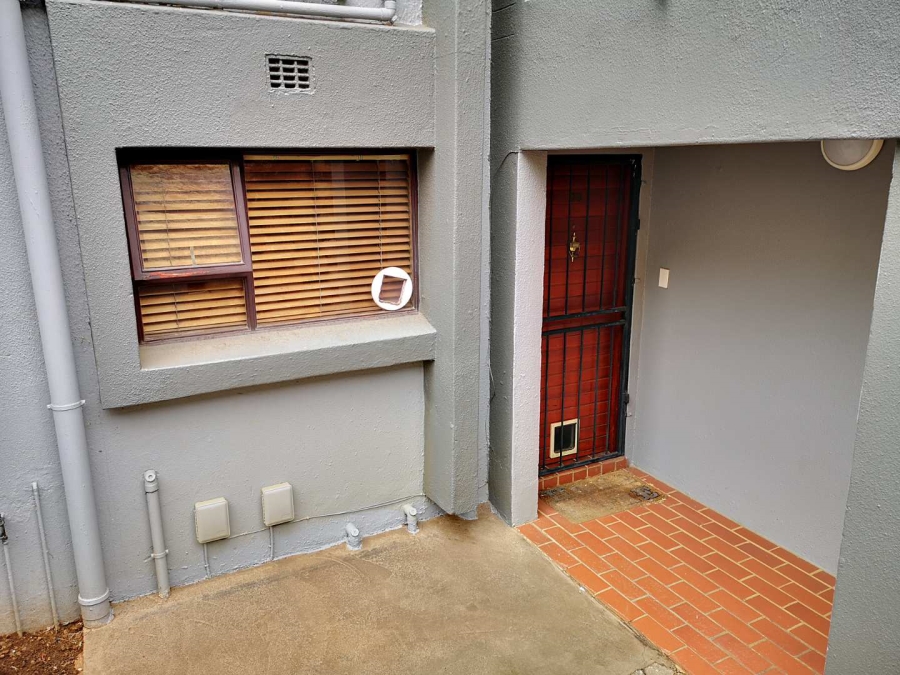 To Let 2 Bedroom Property for Rent in Glenvista Gauteng