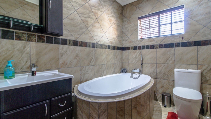 3 Bedroom Property for Sale in Alberante Gauteng