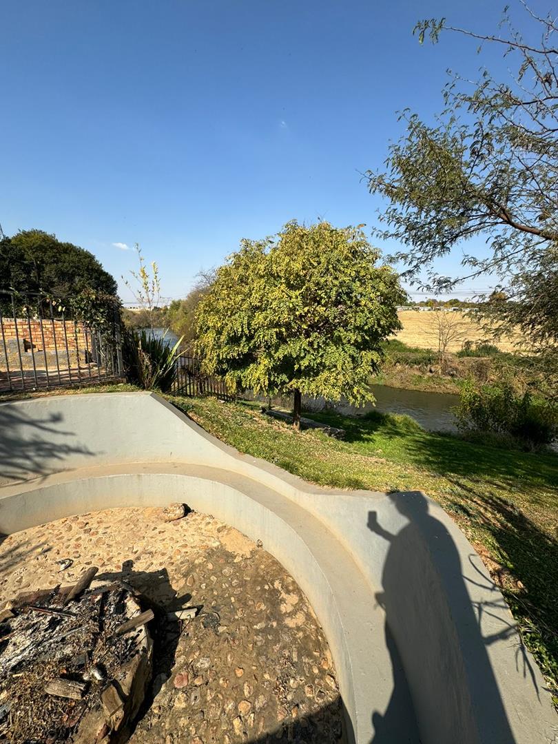 To Let 3 Bedroom Property for Rent in Rothdene Gauteng