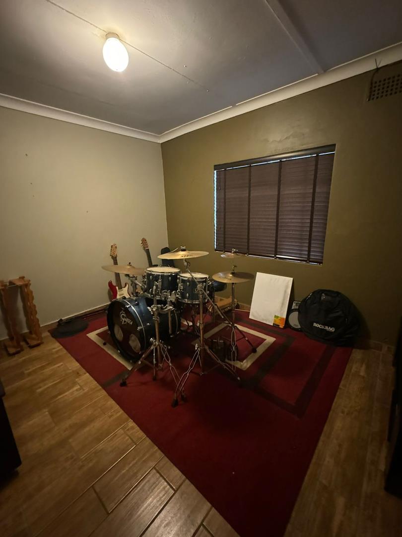 To Let 3 Bedroom Property for Rent in Rothdene Gauteng