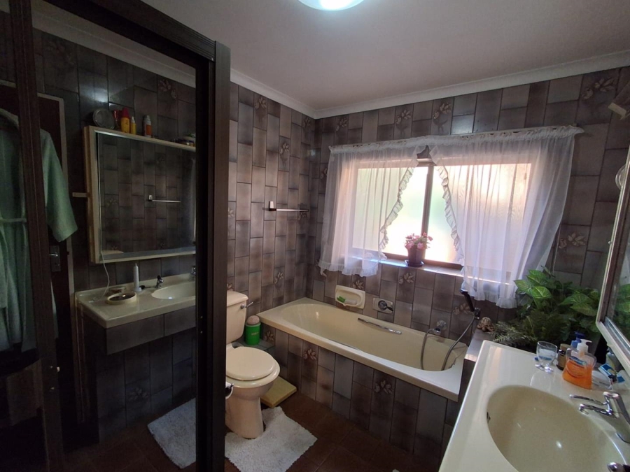 4 Bedroom Property for Sale in Glenvista Gauteng