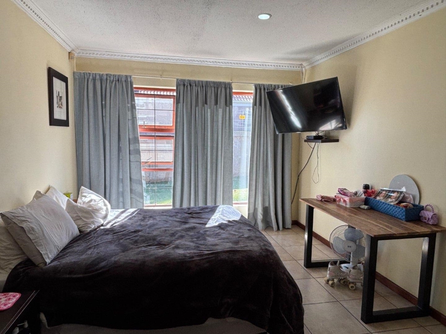 To Let 3 Bedroom Property for Rent in Faerie Glen Gauteng