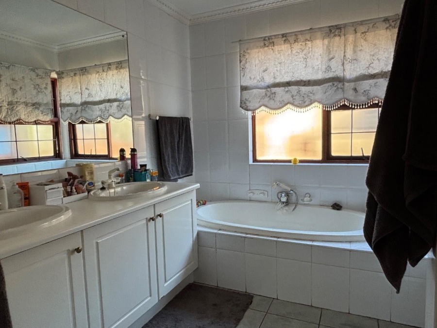 To Let 3 Bedroom Property for Rent in Faerie Glen Gauteng