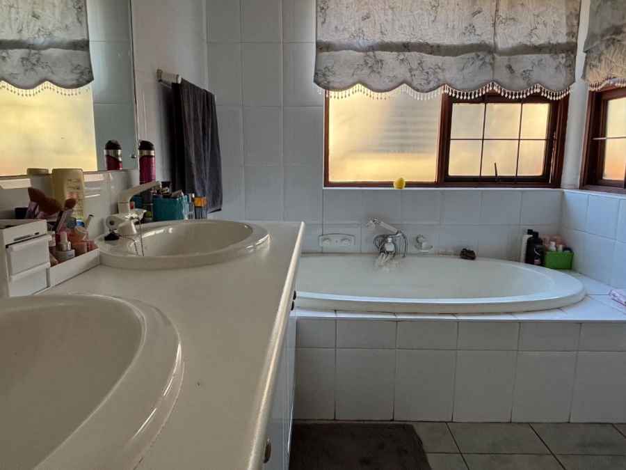 To Let 3 Bedroom Property for Rent in Faerie Glen Gauteng