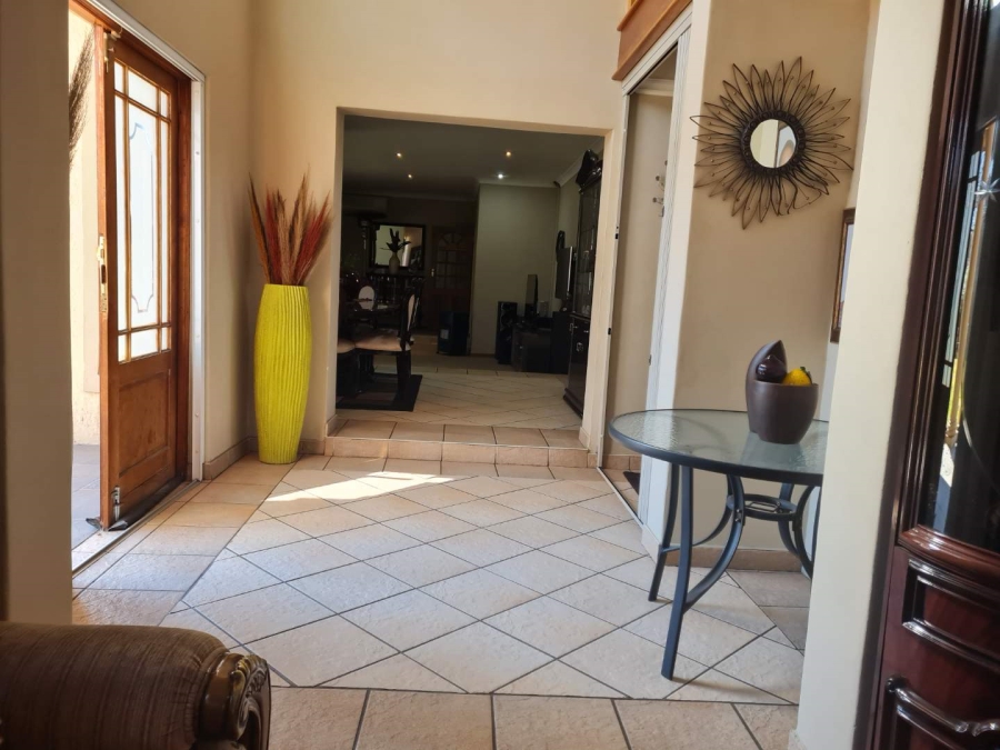 5 Bedroom Property for Sale in Beyerspark Gauteng