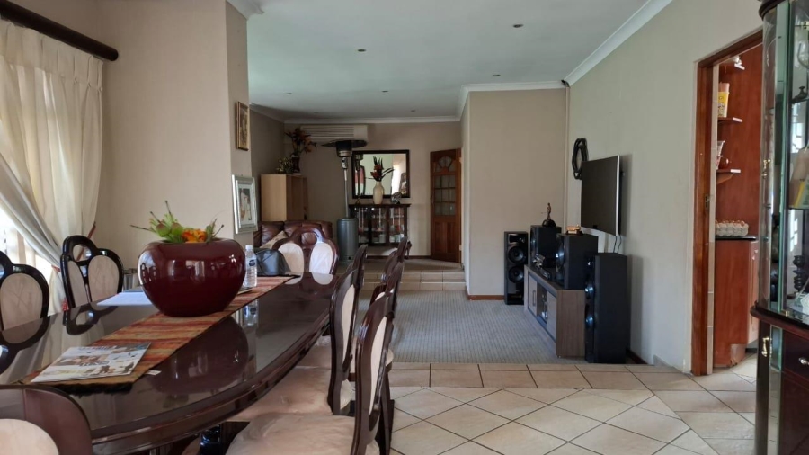 5 Bedroom Property for Sale in Beyerspark Gauteng