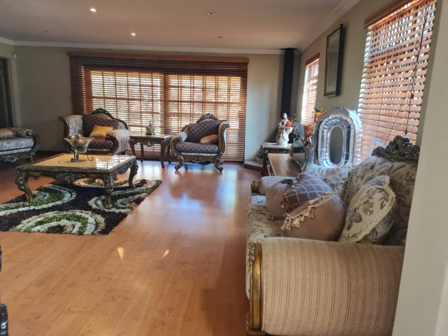 5 Bedroom Property for Sale in Beyerspark Gauteng