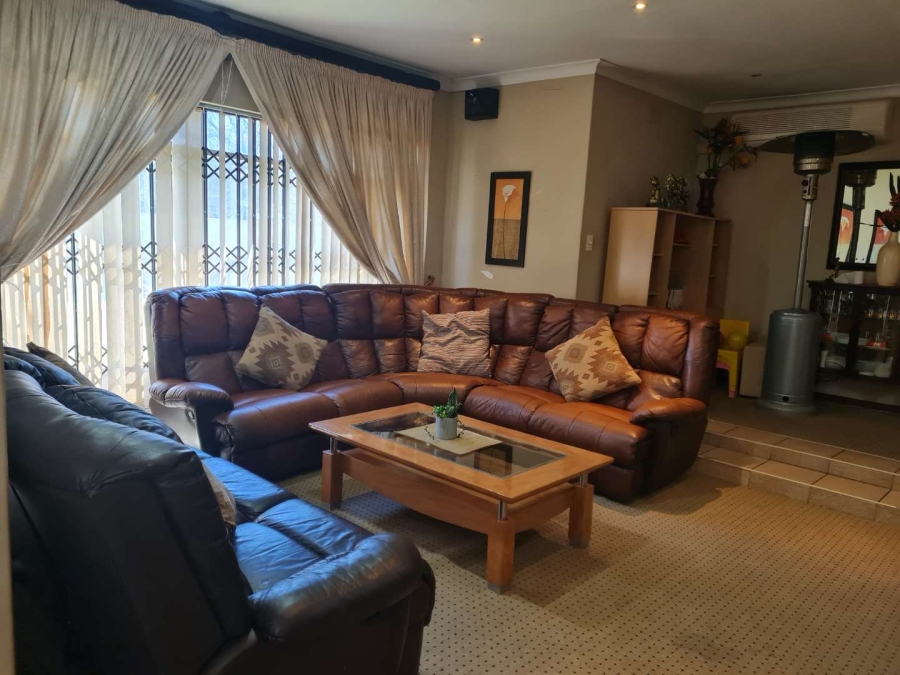 5 Bedroom Property for Sale in Beyerspark Gauteng