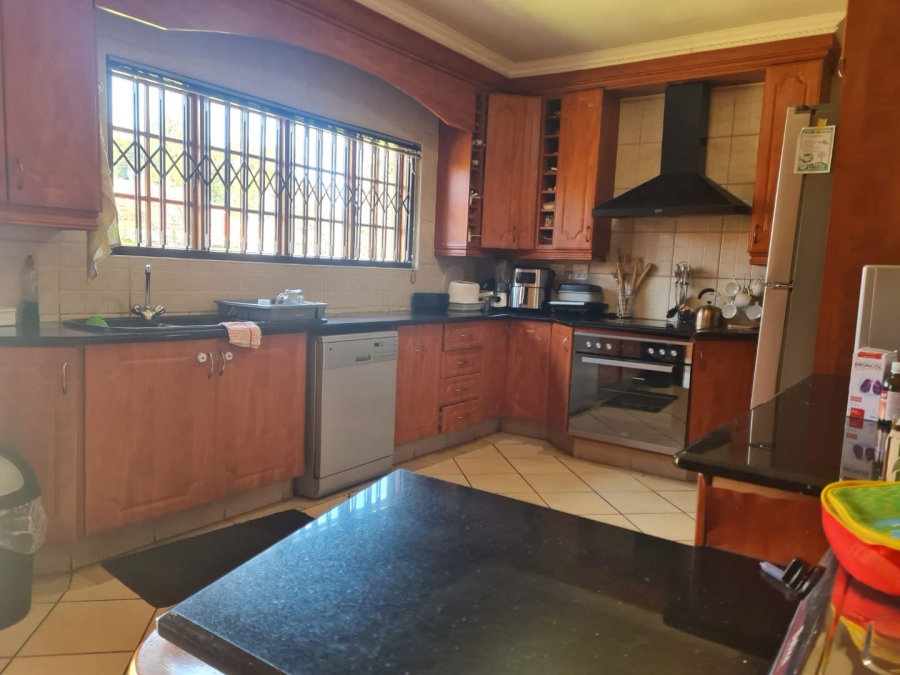 5 Bedroom Property for Sale in Beyerspark Gauteng