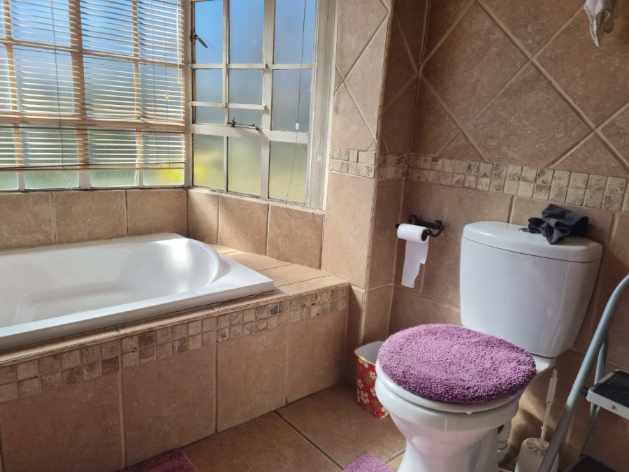 5 Bedroom Property for Sale in Beyerspark Gauteng