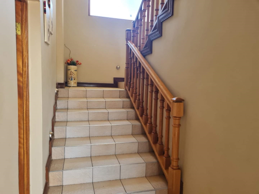 5 Bedroom Property for Sale in Beyerspark Gauteng
