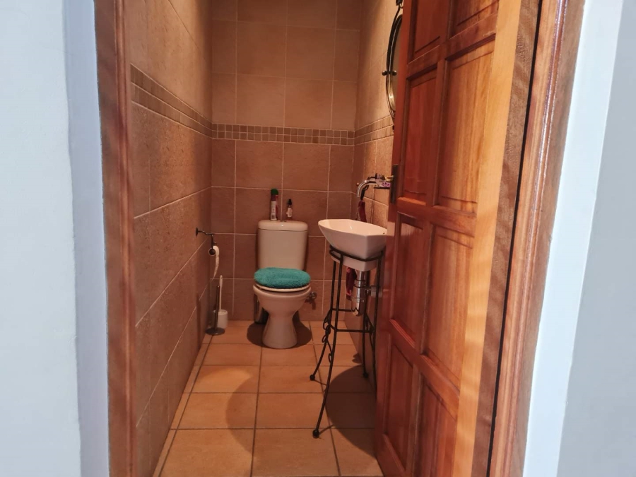 5 Bedroom Property for Sale in Beyerspark Gauteng