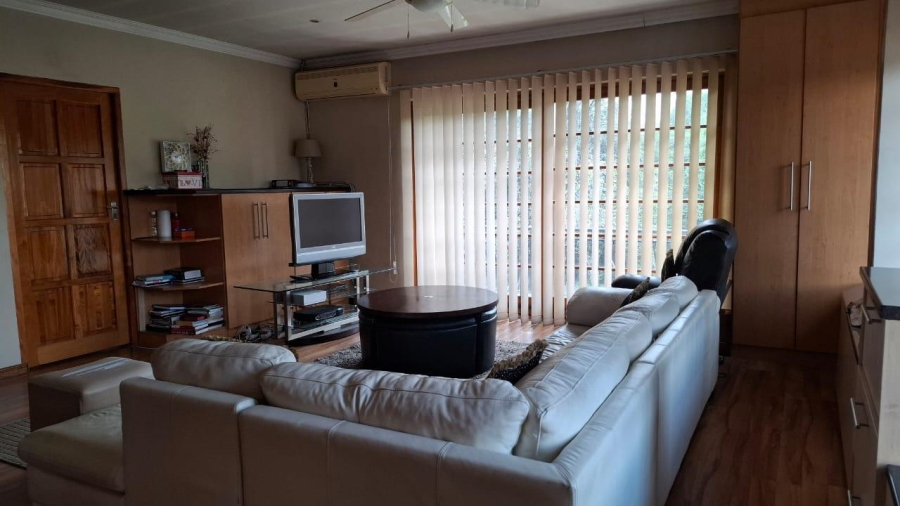 5 Bedroom Property for Sale in Beyerspark Gauteng