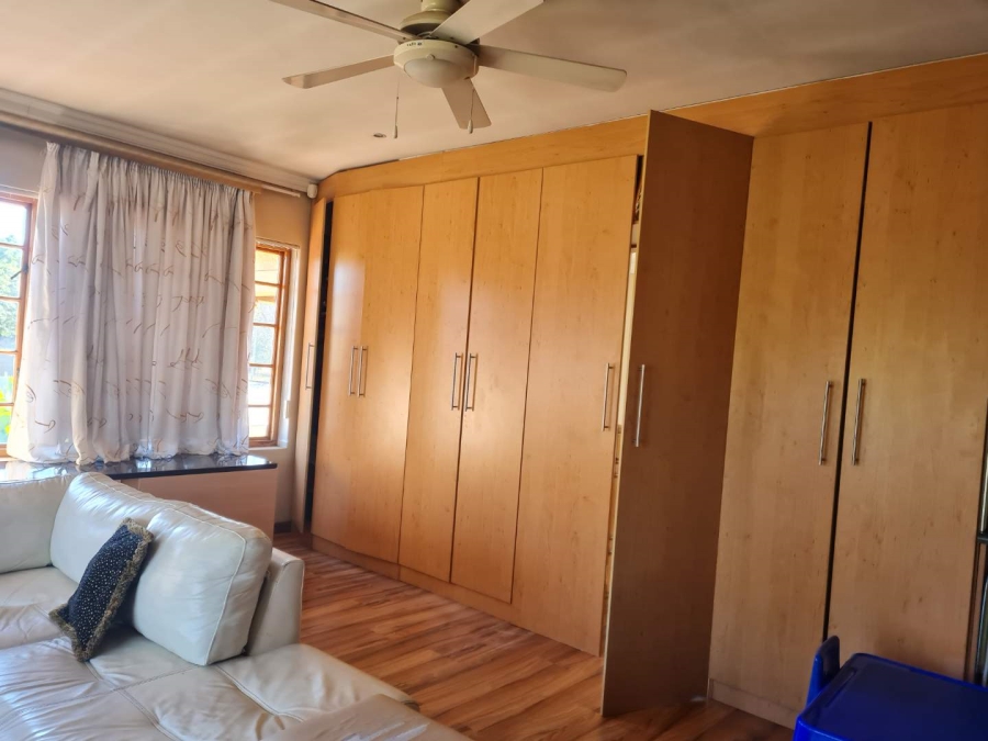 5 Bedroom Property for Sale in Beyerspark Gauteng