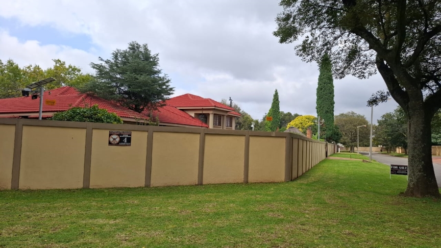 5 Bedroom Property for Sale in Beyerspark Gauteng