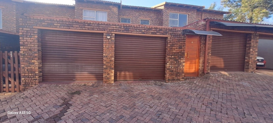 3 Bedroom Property for Sale in Buccleuch Gauteng