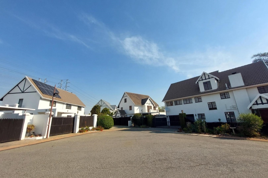 4 Bedroom Property for Sale in Barbeque Downs Gauteng