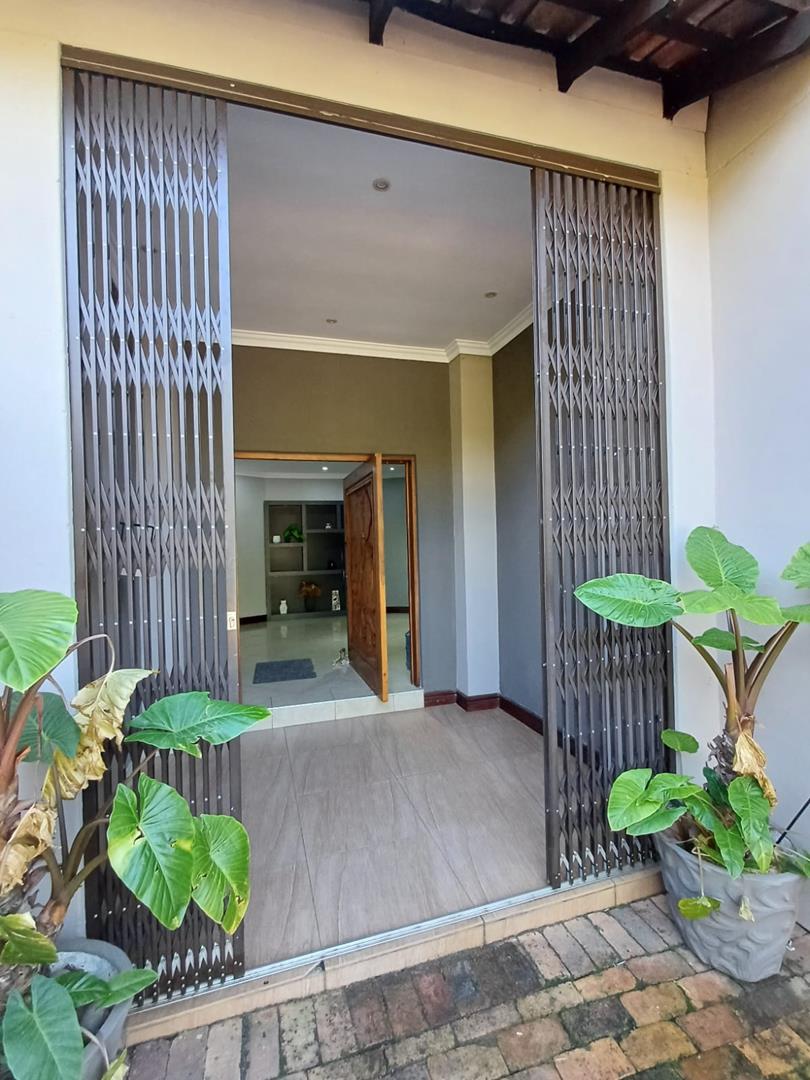 To Let 5 Bedroom Property for Rent in North Riding Gauteng