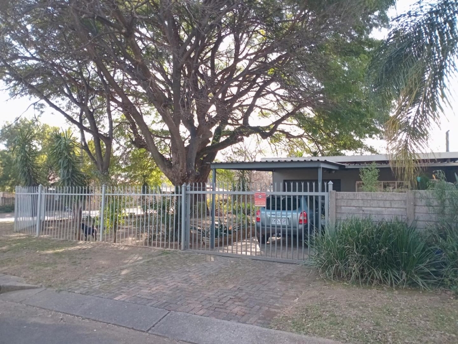 3 Bedroom Property for Sale in East Lynne Gauteng