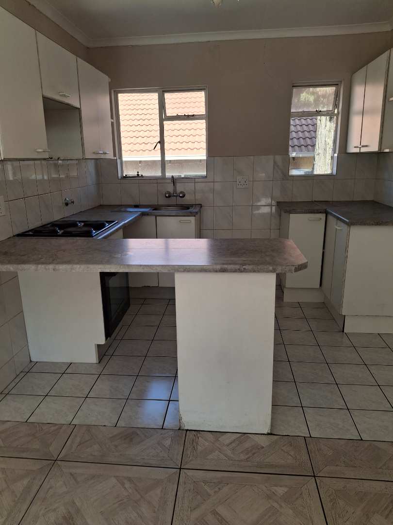 To Let 2 Bedroom Property for Rent in Linmeyer Gauteng