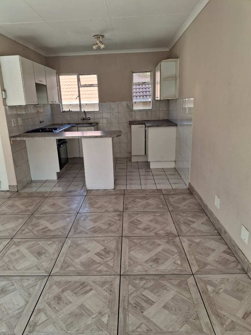 To Let 2 Bedroom Property for Rent in Linmeyer Gauteng