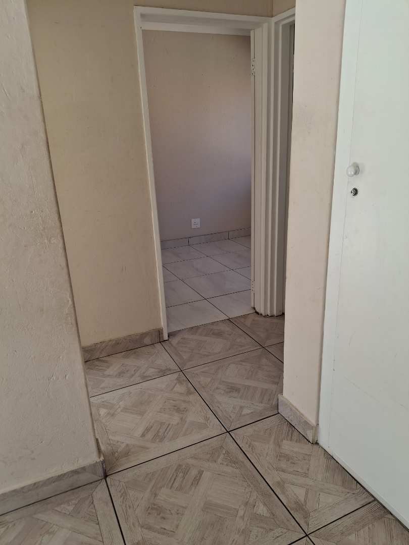 To Let 2 Bedroom Property for Rent in Linmeyer Gauteng