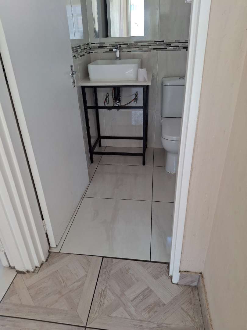 To Let 2 Bedroom Property for Rent in Linmeyer Gauteng