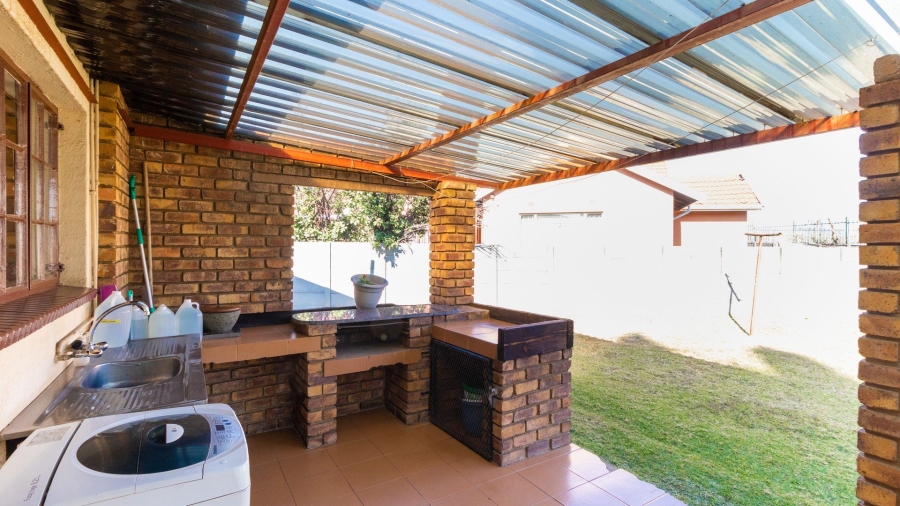 3 Bedroom Property for Sale in Mackenzie Park Gauteng