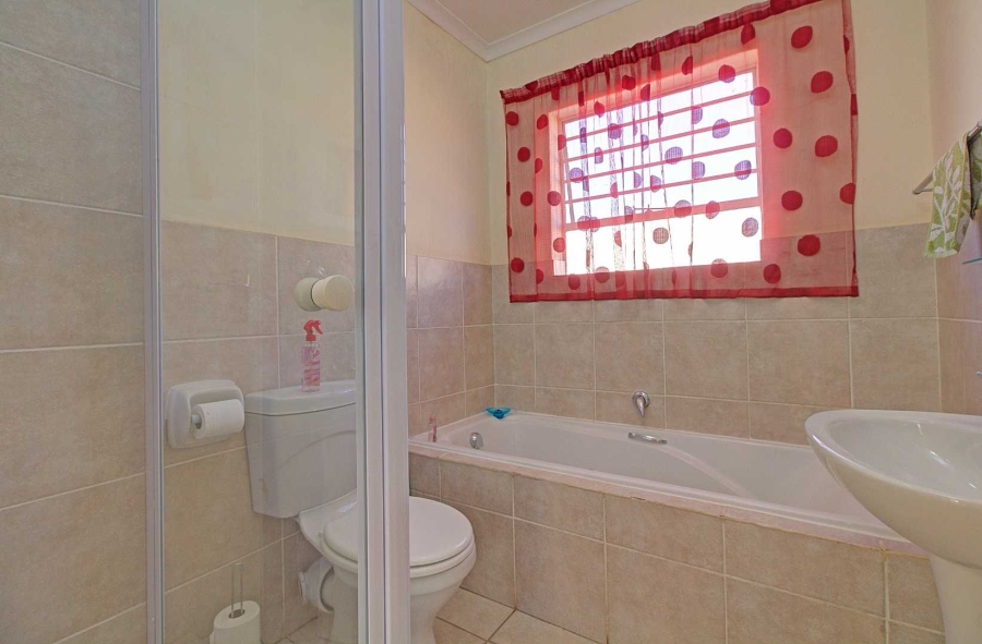 3 Bedroom Property for Sale in Wilgeheuwel Gauteng