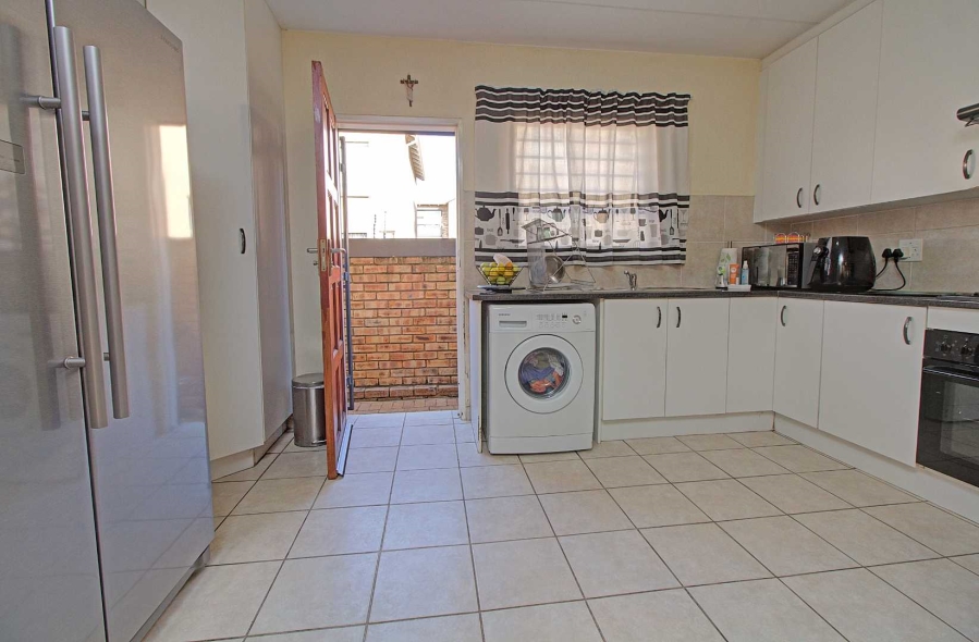 3 Bedroom Property for Sale in Wilgeheuwel Gauteng