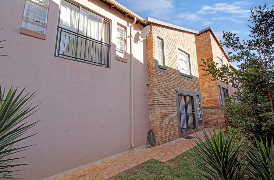 3 Bedroom Property for Sale in Wilgeheuwel Gauteng