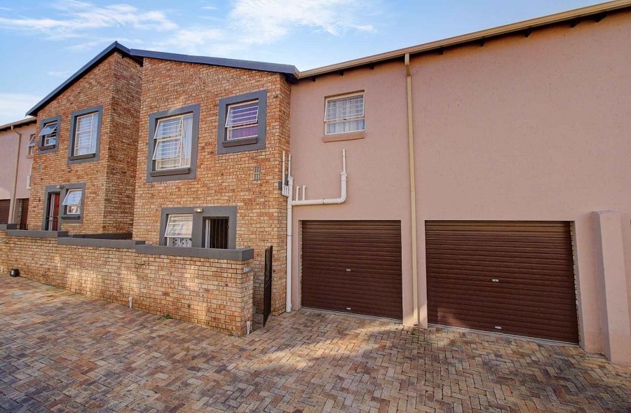 3 Bedroom Property for Sale in Wilgeheuwel Gauteng