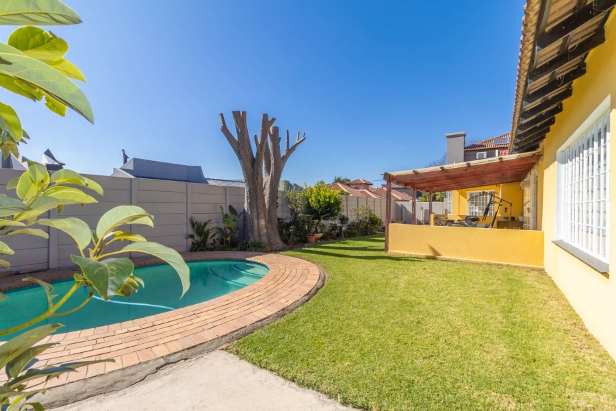 3 Bedroom Property for Sale in Bromhof Gauteng