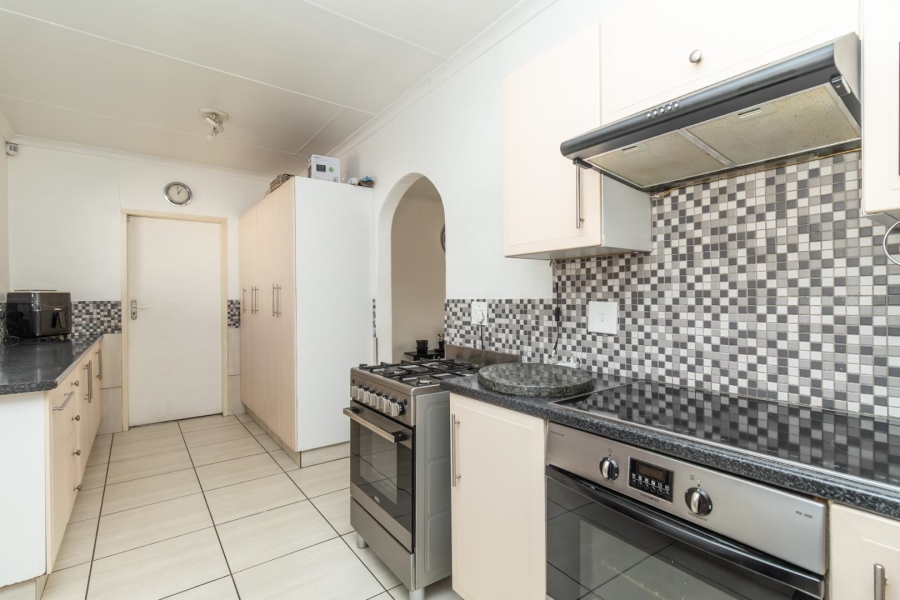 3 Bedroom Property for Sale in Bromhof Gauteng