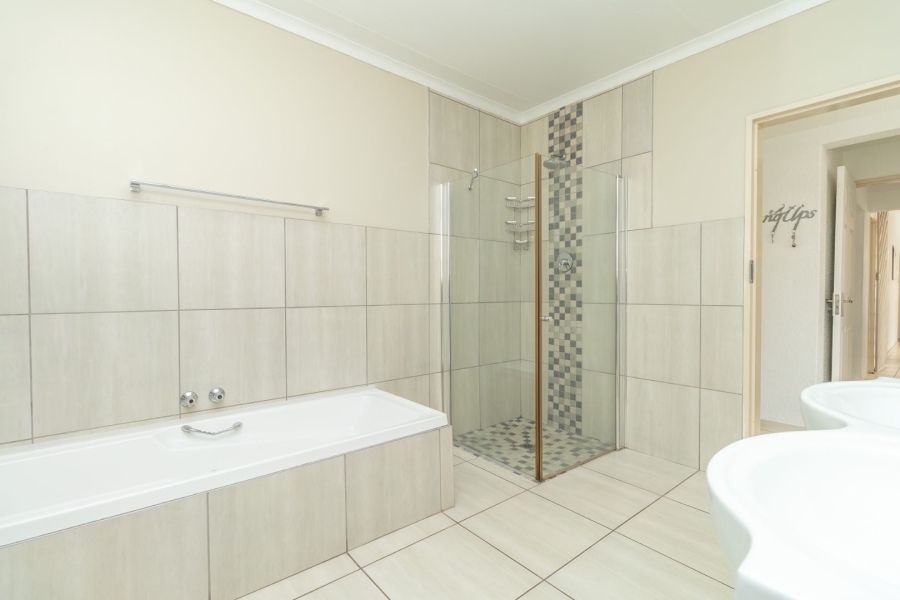 3 Bedroom Property for Sale in Bromhof Gauteng