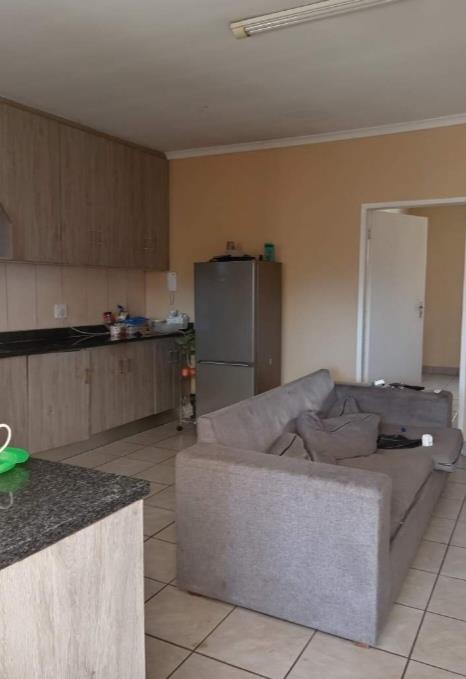 To Let 1 Bedroom Property for Rent in Lombardy East Gauteng