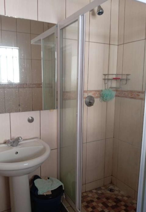 To Let 1 Bedroom Property for Rent in Lombardy East Gauteng