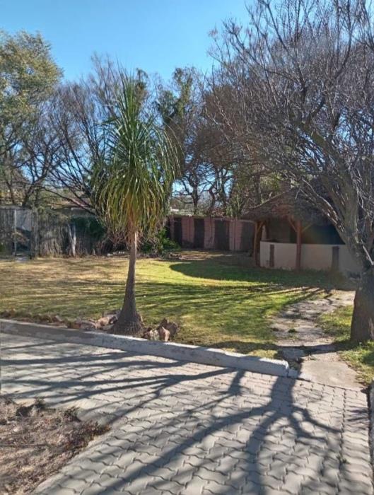 To Let 1 Bedroom Property for Rent in Lombardy East Gauteng