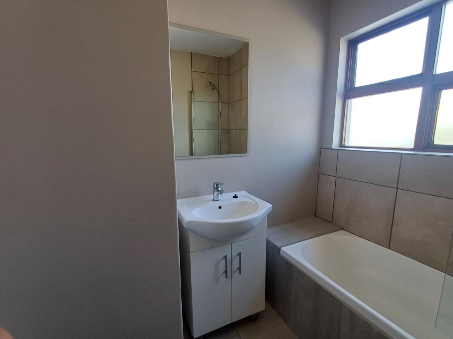 To Let 1 Bedroom Property for Rent in Morningside Manor Gauteng